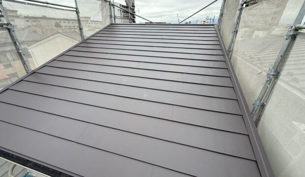 【東大阪市】カラーベストからガルテクトへ葺き替え！屋根修理で住まいの安心を取り戻しませんか？