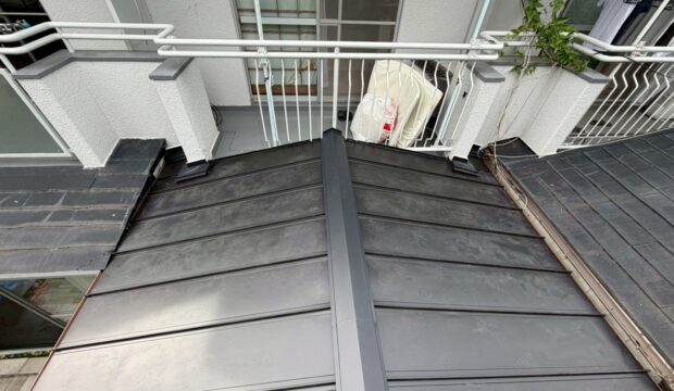 【東大阪市】カラーベスト屋根の雨漏れでお困りの方へ立平屋根への葺き替え工事で安心の住まいに